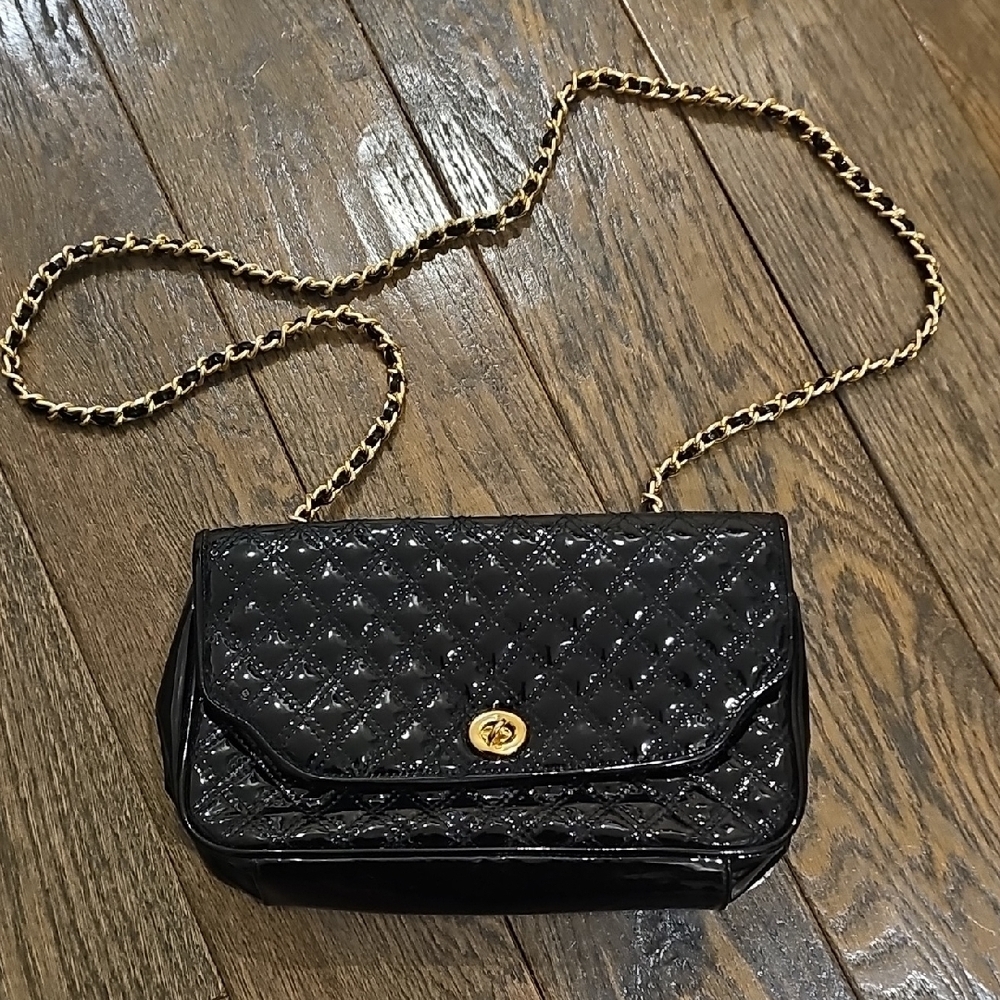 Elegant Black Quilted Chain Bag